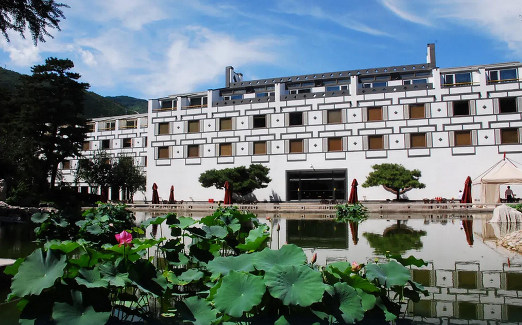 Fragrant Hill Hotel 4/60