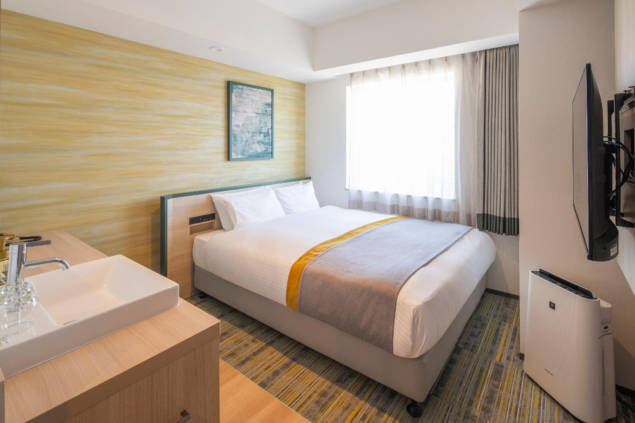 ROOM, DOUBLE BED