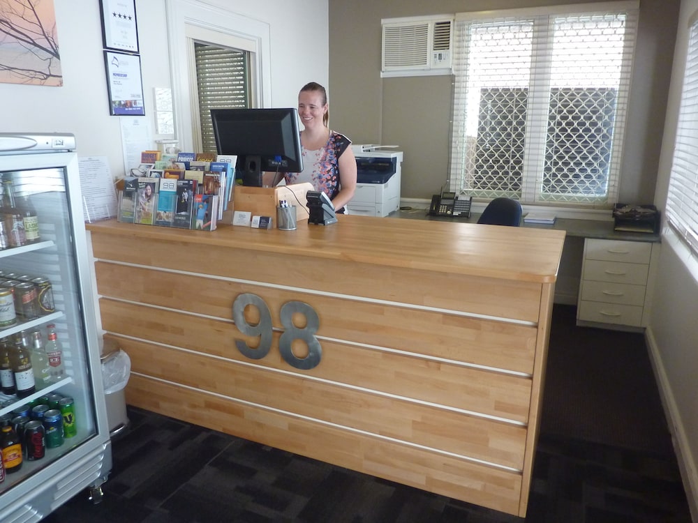 Motel 98 8/49
