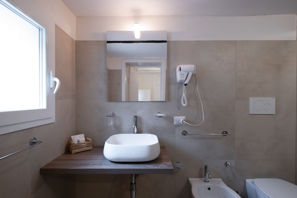 Ada Suites 58/62
