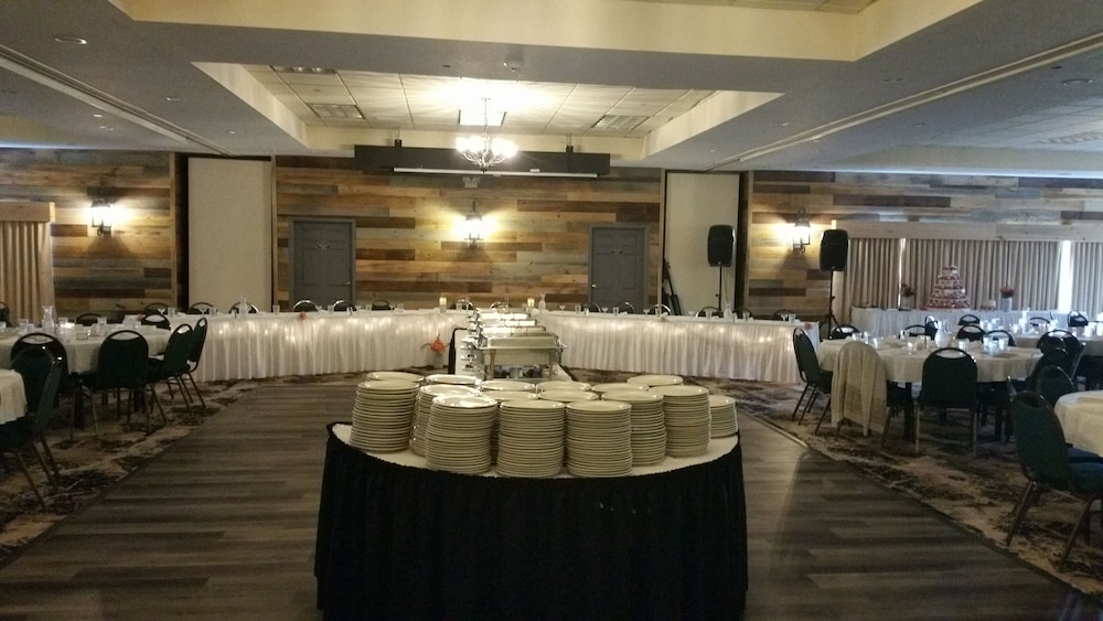 Flat Creek Inn And Suites 30/34