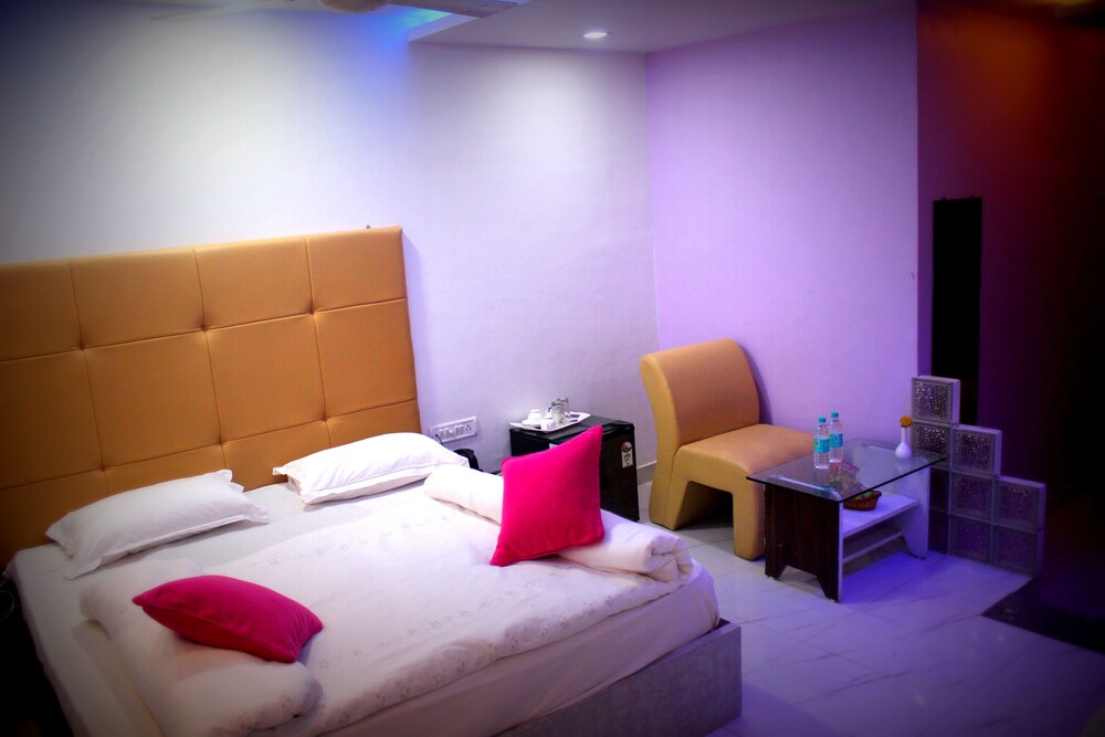 Hotel Toppers Corner Mount Abu 8/67