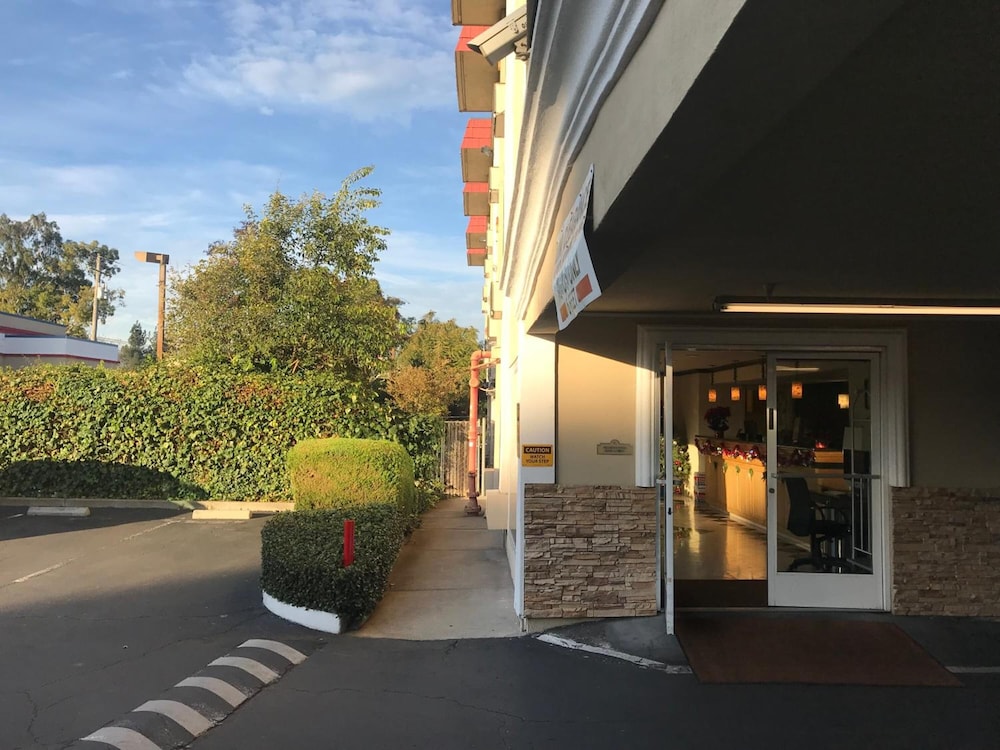 Cherry Orchard Inn 41/45