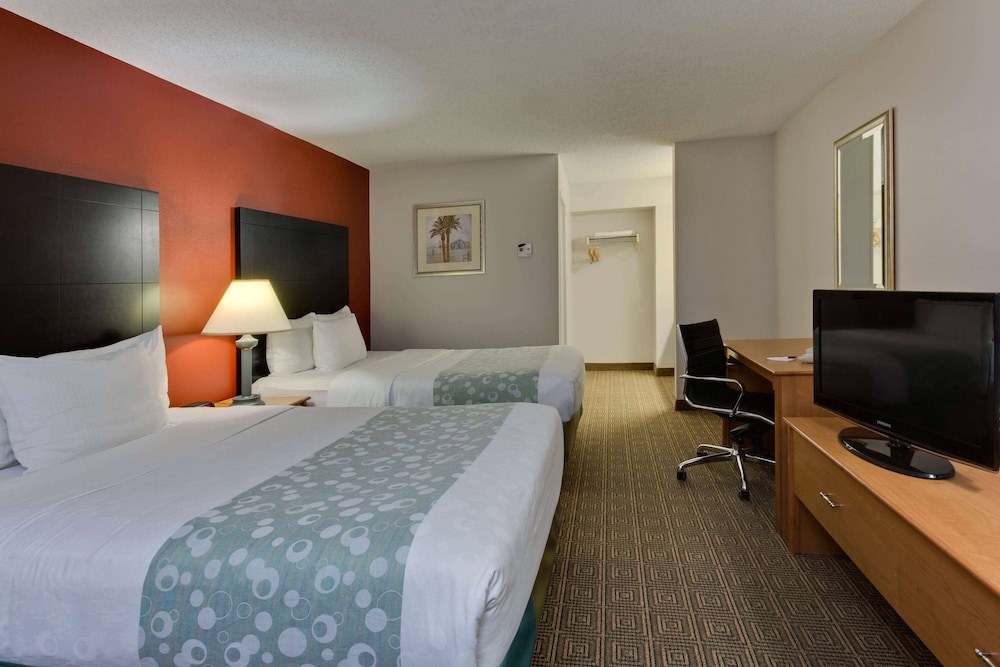 La Quinta Inn by Wyndham Tampa Near Busch Gardens 18/66