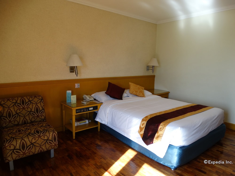 Aloha Hotel 15/48