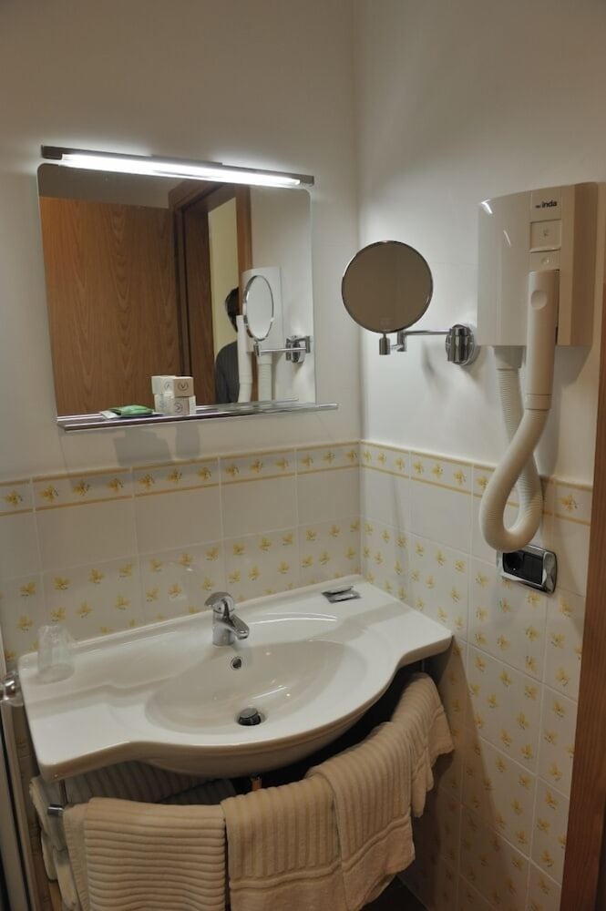 Complesso Terme Vescine 38/41