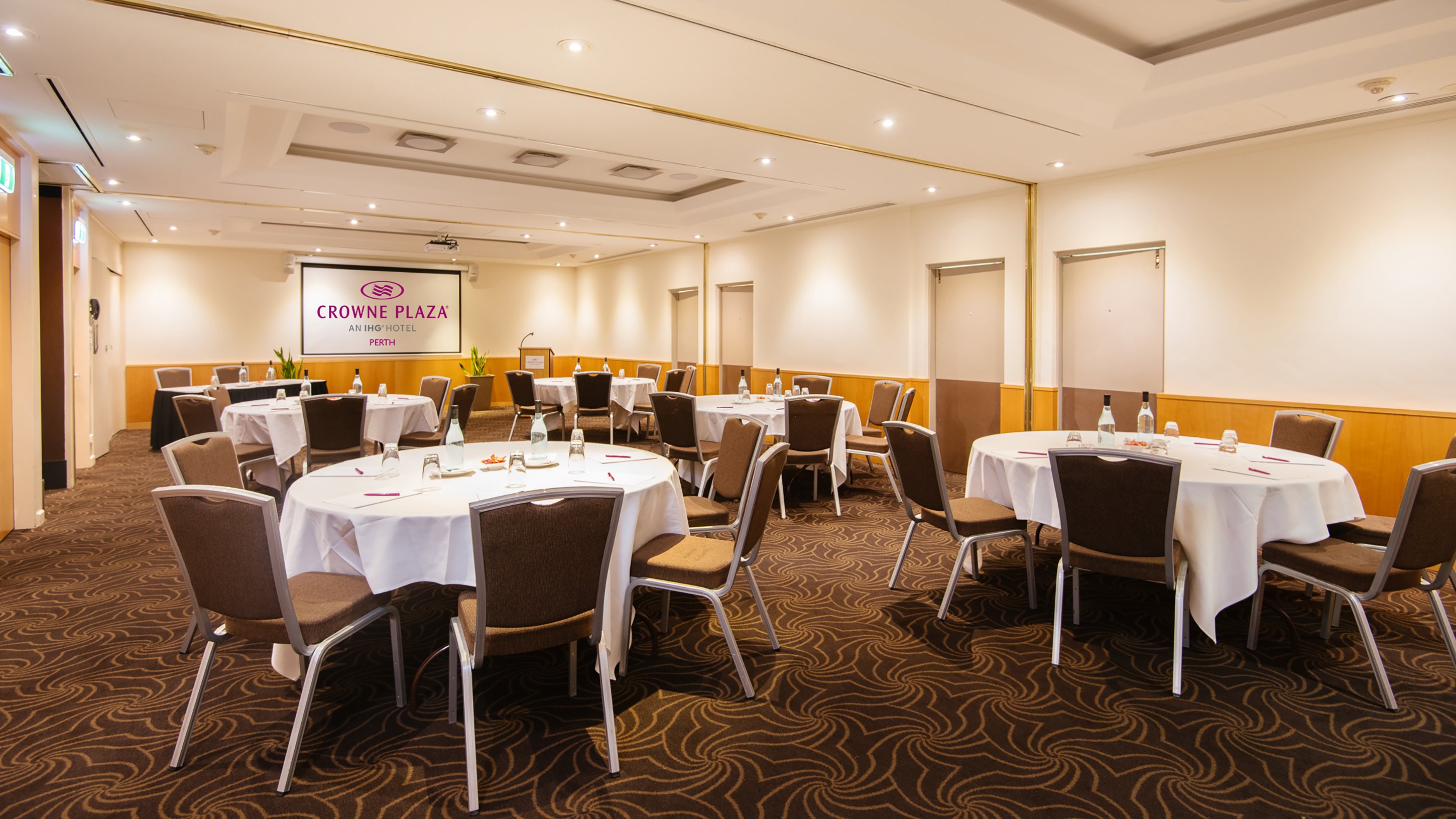 Crowne Plaza Perth 37/50