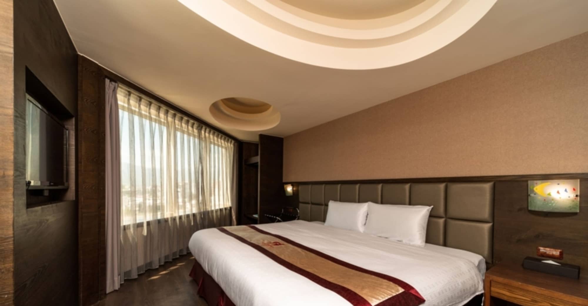 DELUXE, DOUBLE BED