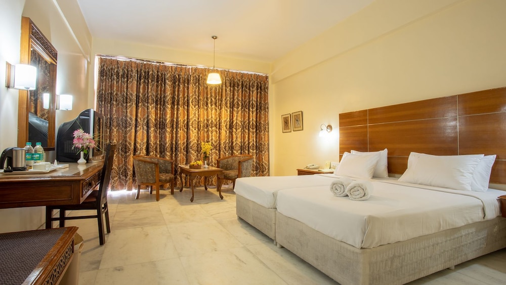 WOODLANDS HOTEL 18/50