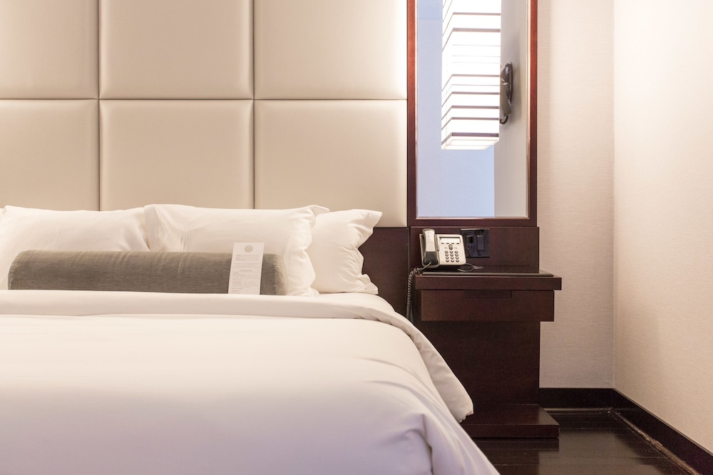 STUDIO, QUEEN BED