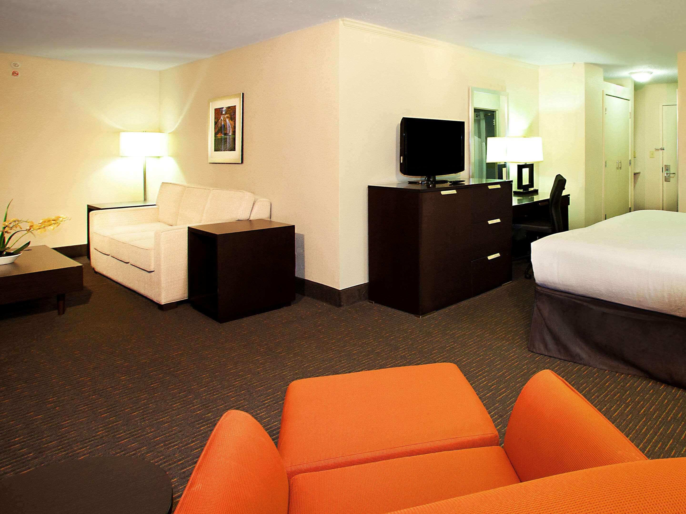 17 West Hotel 14/35