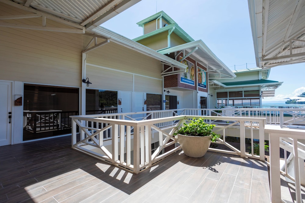 Amaka Ocean Living Lodge 8/82