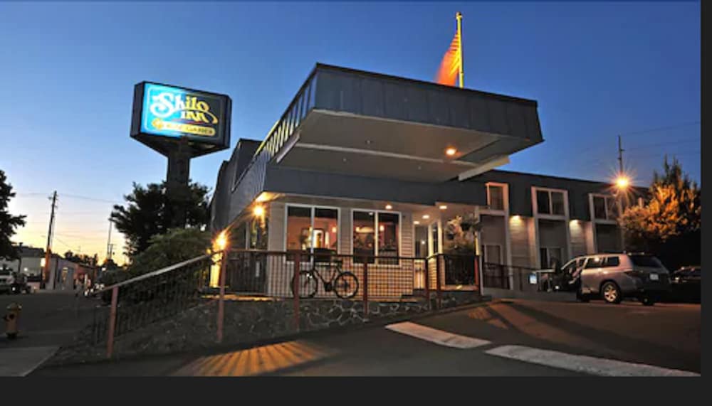 District Hotel 43/50