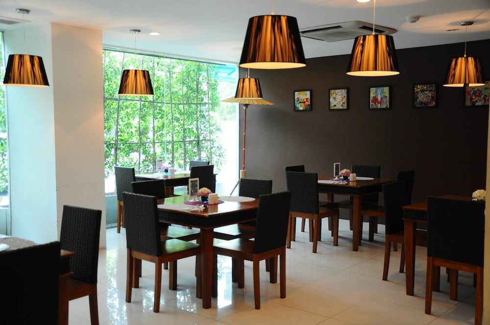 SATHORN GRACE SERVICED RESIDENCE 50/65