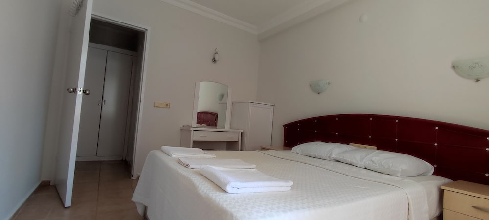 Basil's Apart Hotel 21/51