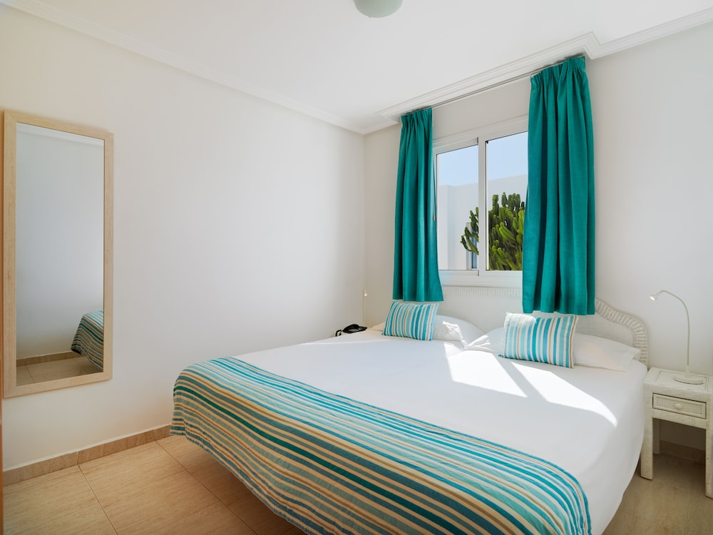 ARENA BEACH HOTEL 22/65