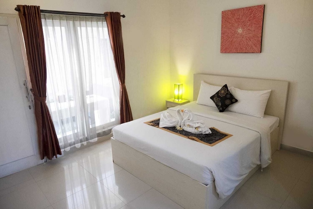 SUPERIOR, QUEEN BED