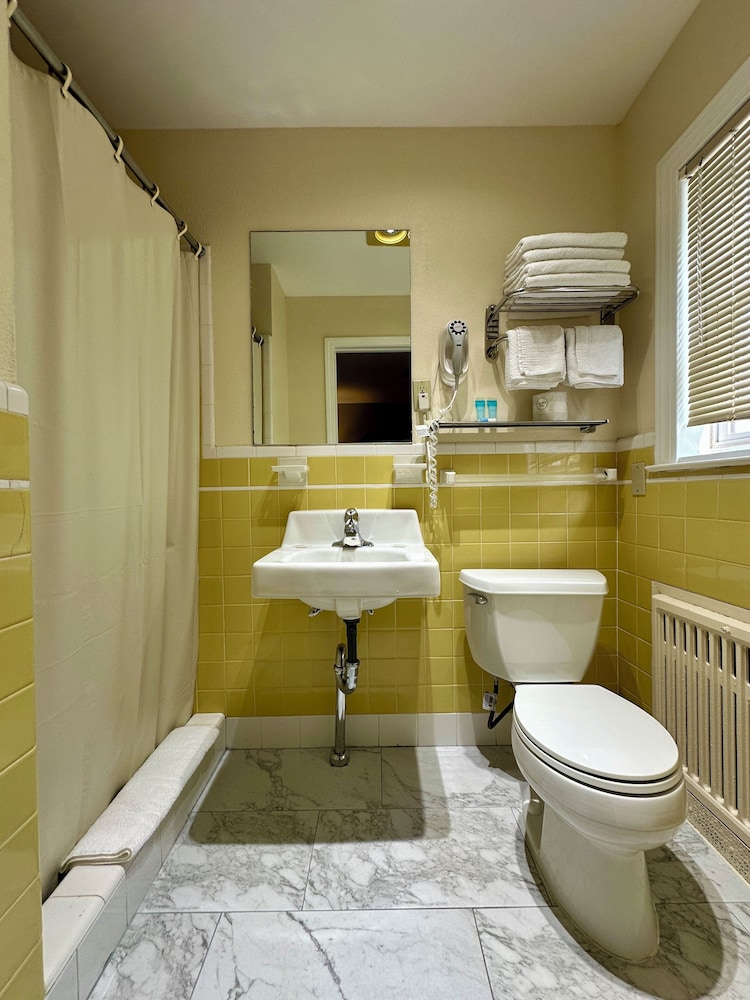 Sea Girt Lodge 70/72