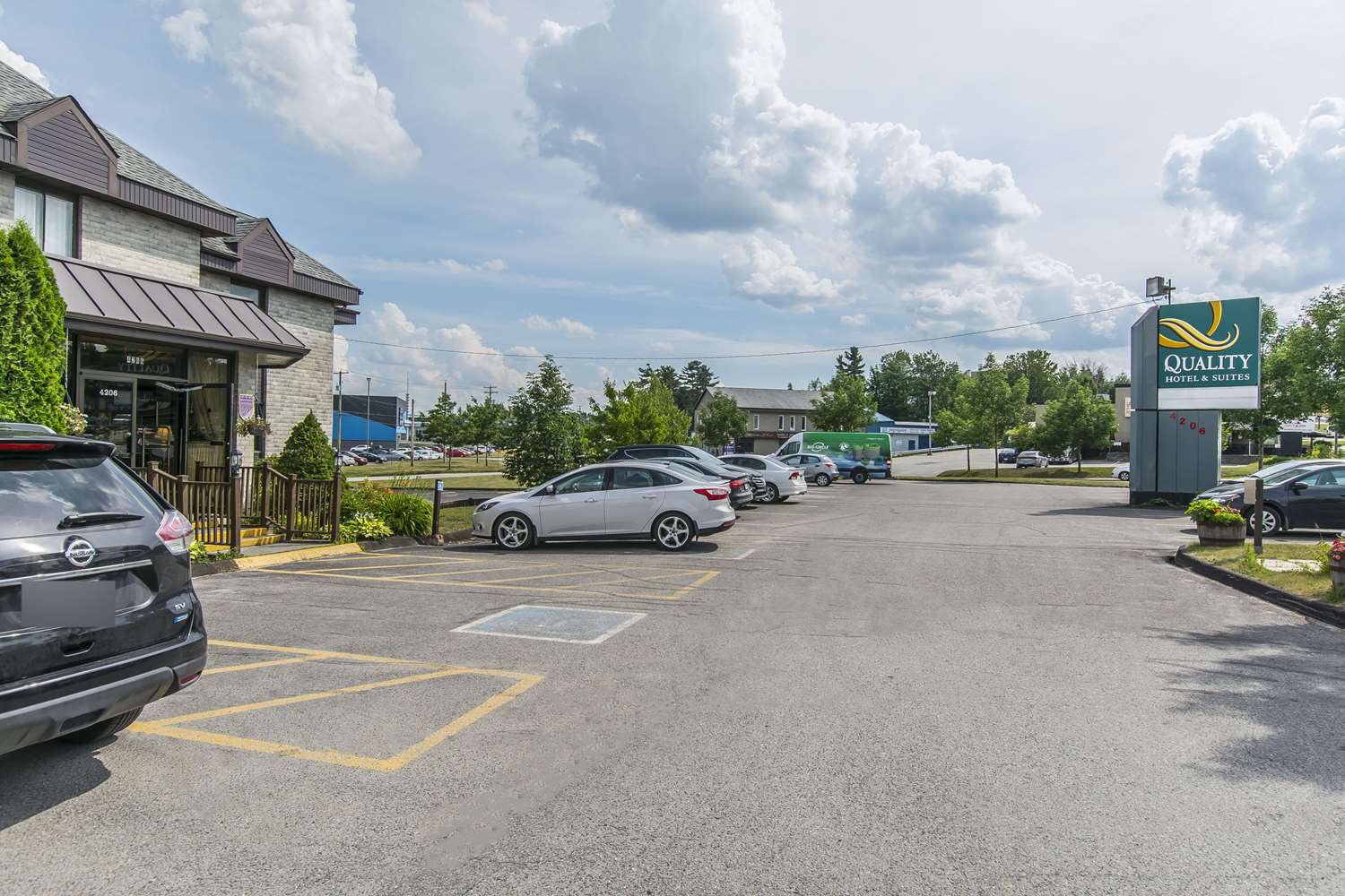 Quality Hotel & Suites Sherbrooke QC 12/14