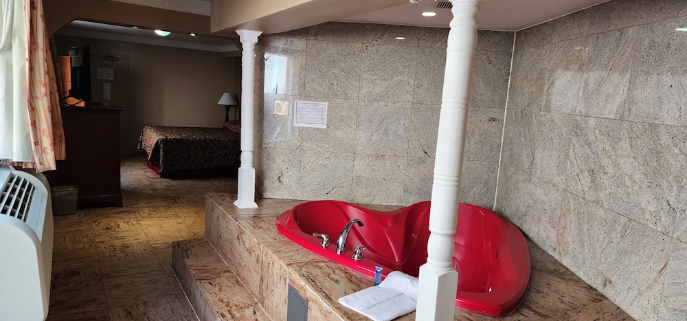Townhouse Inn &amp; Suites 15/25