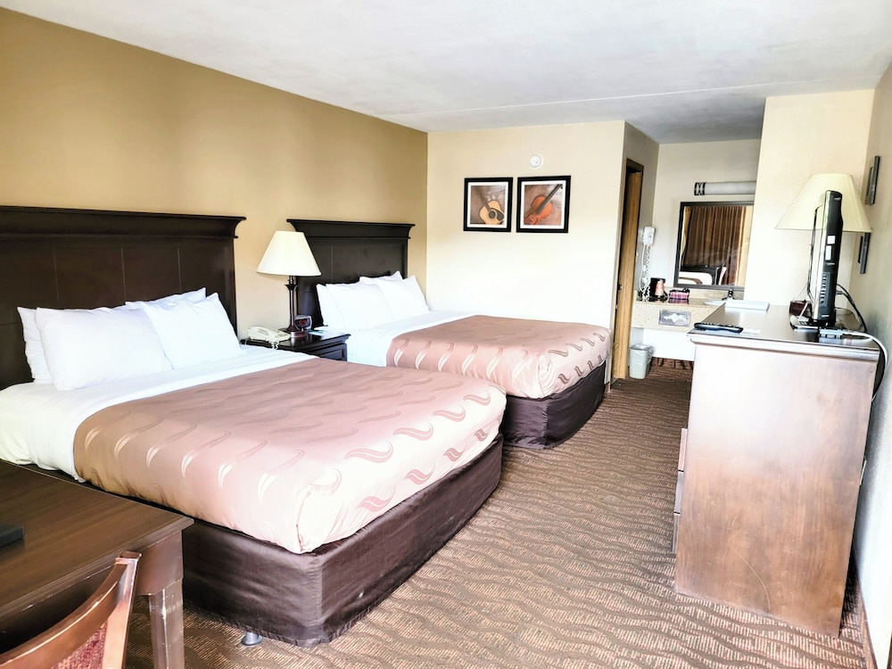 EFFICIENCY, 2 DOUBLE BEDS