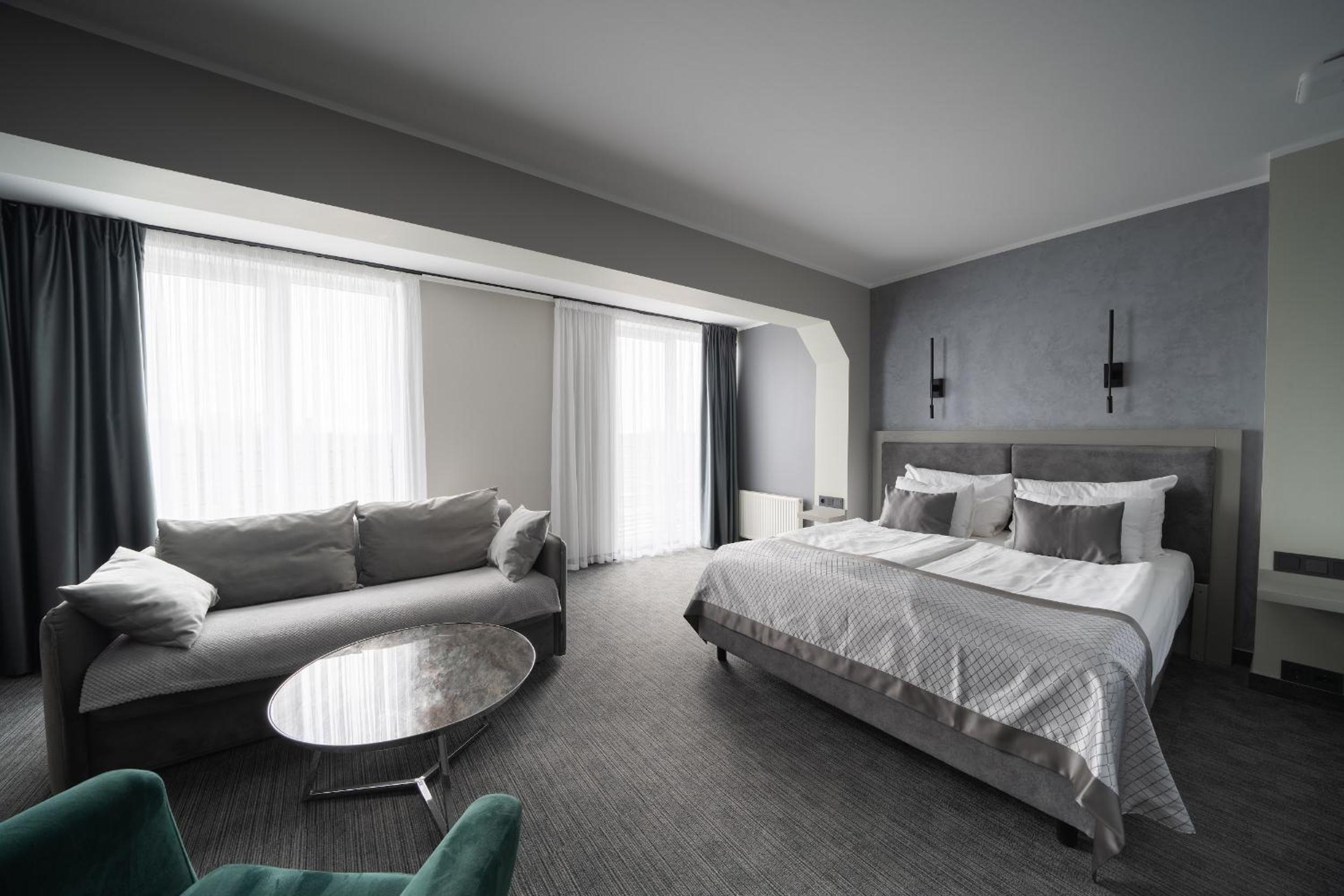 Superior, Single, Queen Bed
