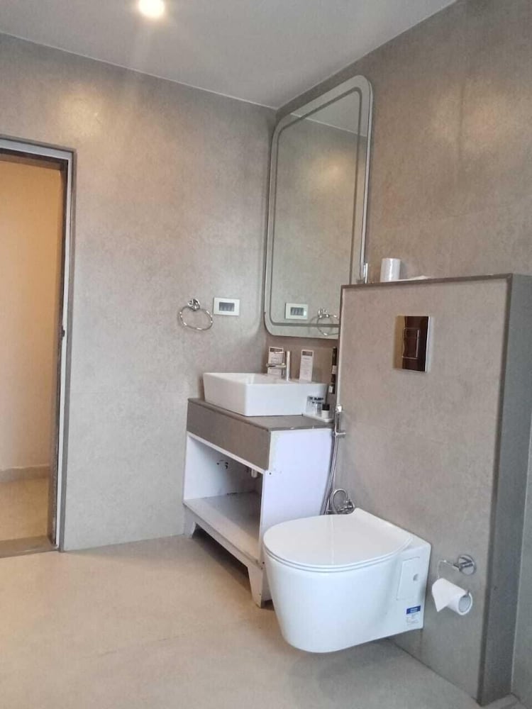 Orsino Resort Mall Road 44/46