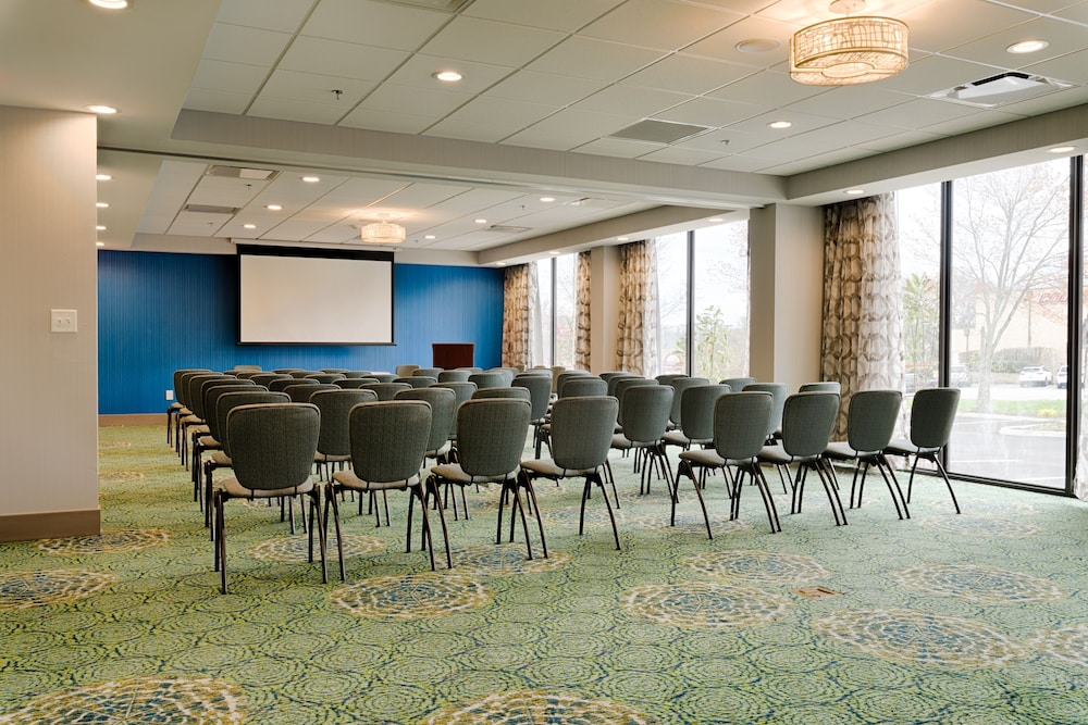 Holiday Inn Knoxville N - Merchant Drive 63/77