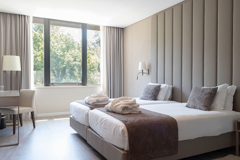 COLLECTION, DELUXE, DOUBLE OR TWIN BED