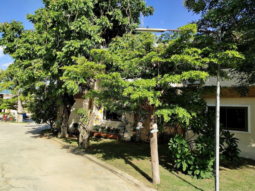Fahproundfon Hotel 24/32