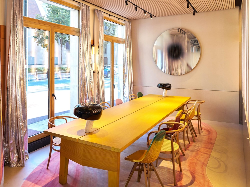 TRIBE Paris Clichy 35/54