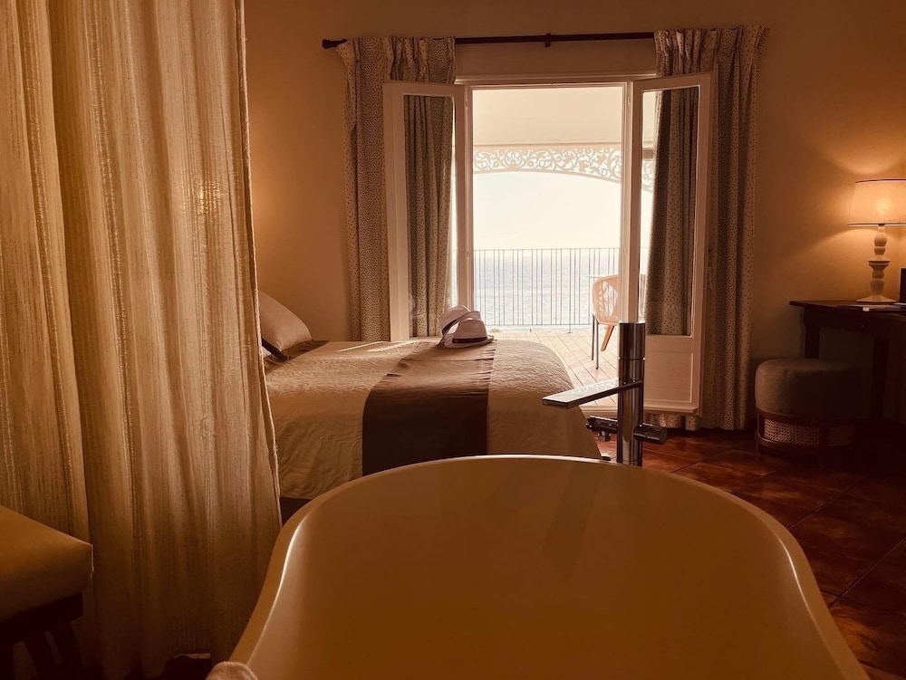 Blue Margouillat Seaview Hotel 17/35