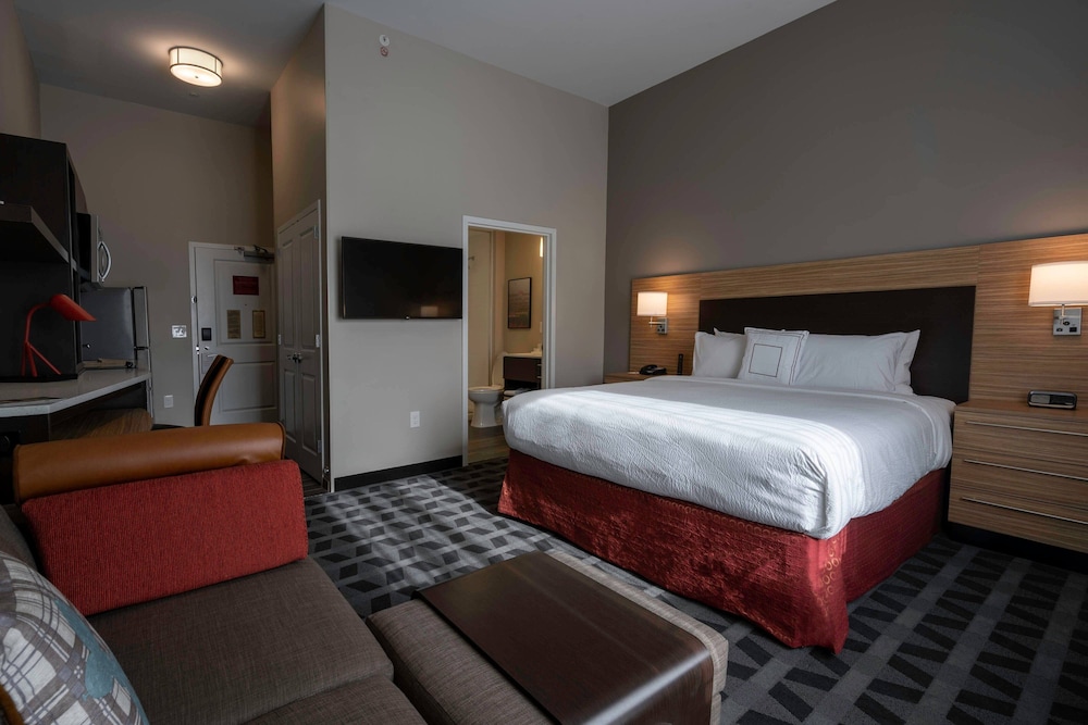 TownePlace Suites by Marriott Clinton 10/28