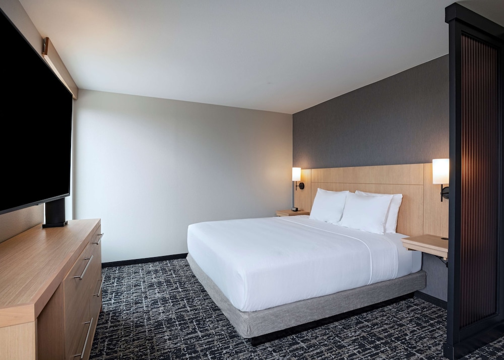 Hyatt Place Austin / Lake Travis / Four Points 14/55