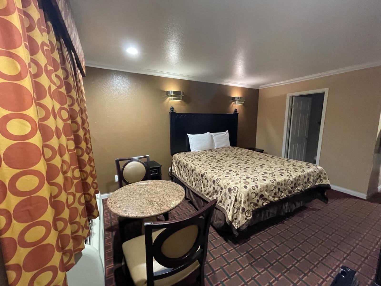 Sunrise Inn Gardena 14/27