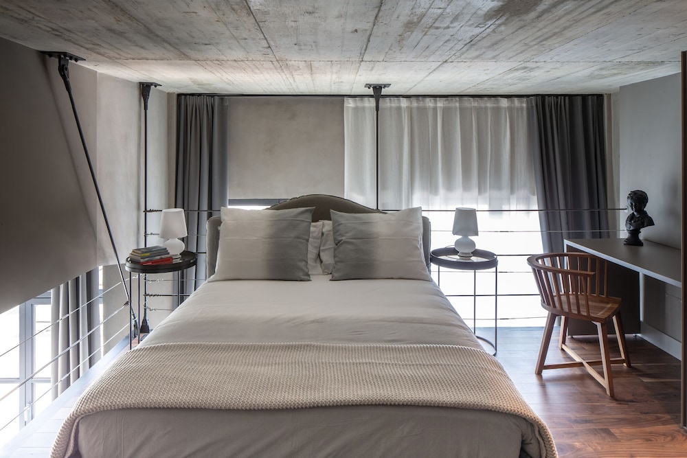LOFT, JUNIOR