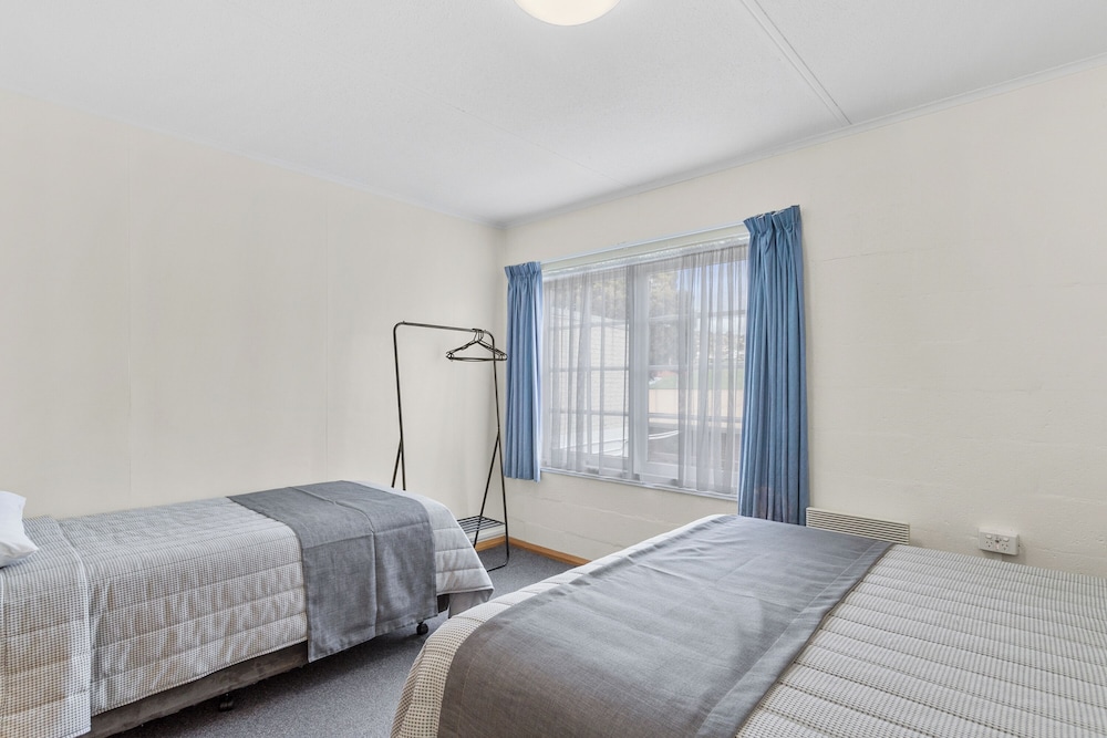 Martin Cash Motel 22/40