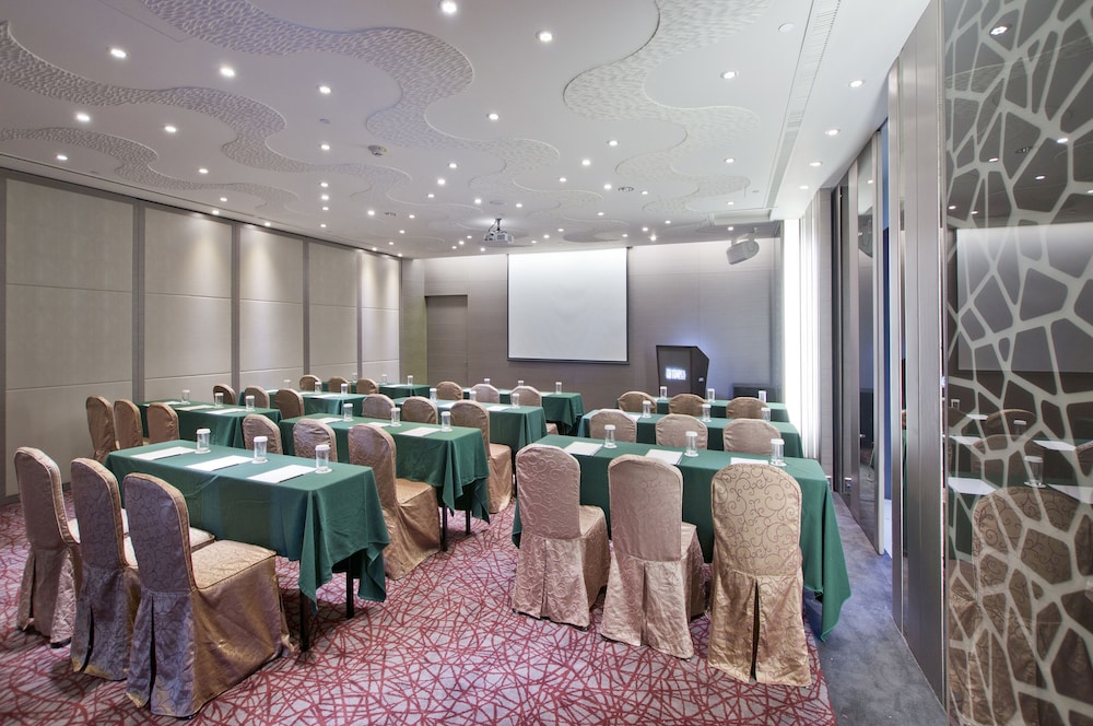 CHECK inn SELECT Taichung Dadun 31/48