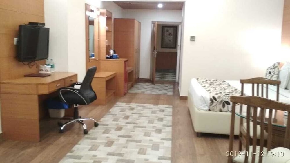 GRAND CONTINENTAL HOTEL 34/51