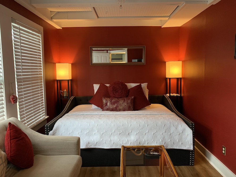 Peace and Plenty Inn B&B 24/71