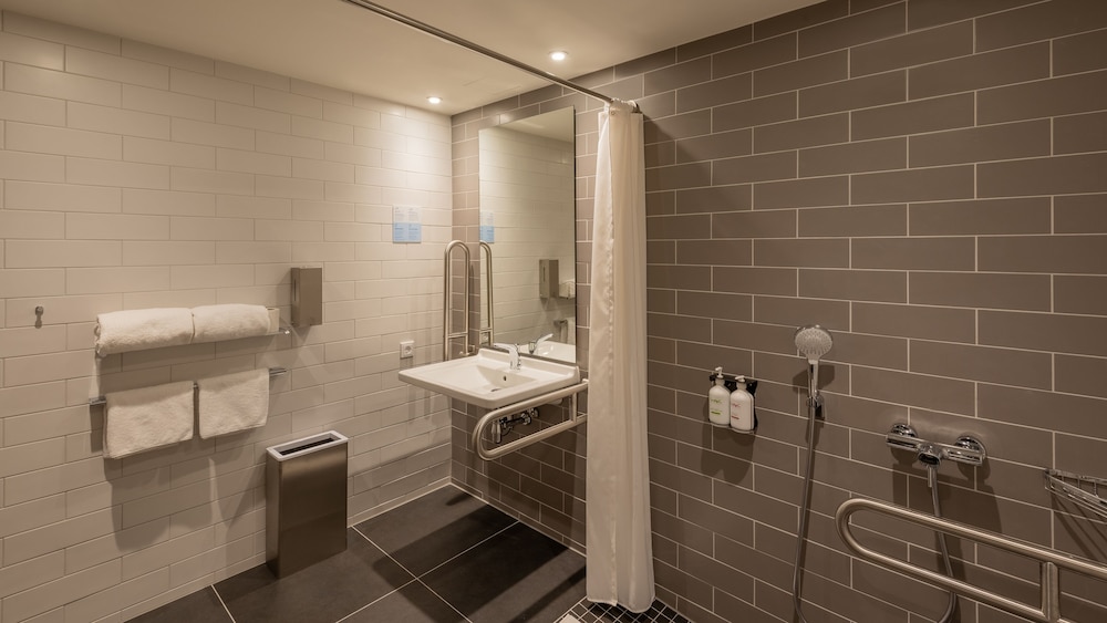 HOLIDAY INN EXPRESS AND SUITES POTSDAM 26/58