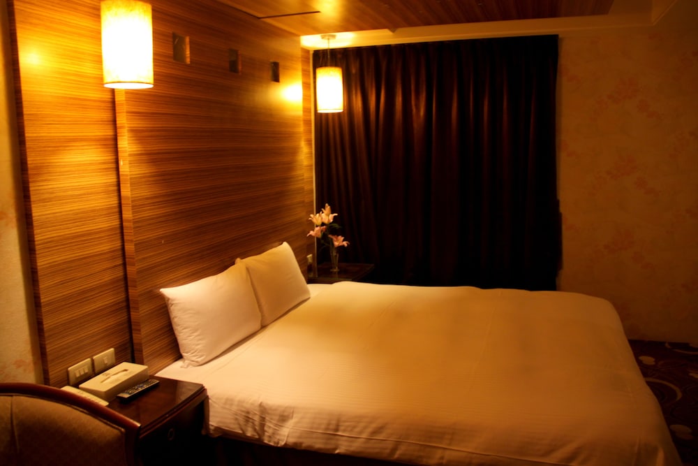 Crystal Hotel 42/67