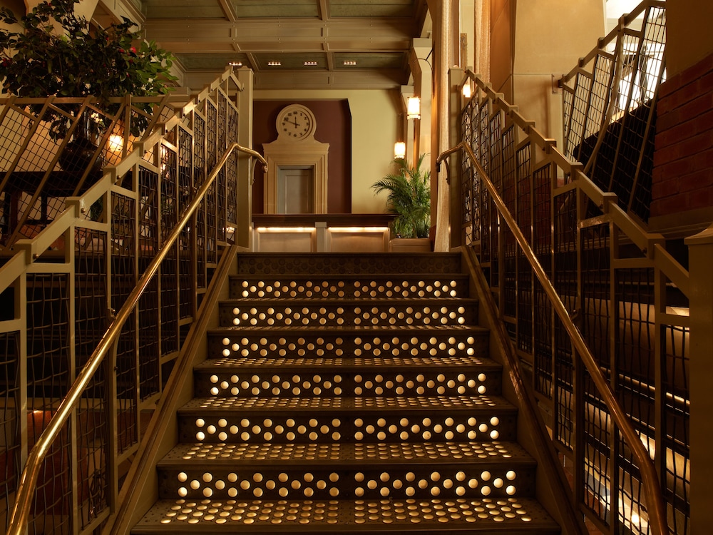 Soho Grand Hotel 33/73
