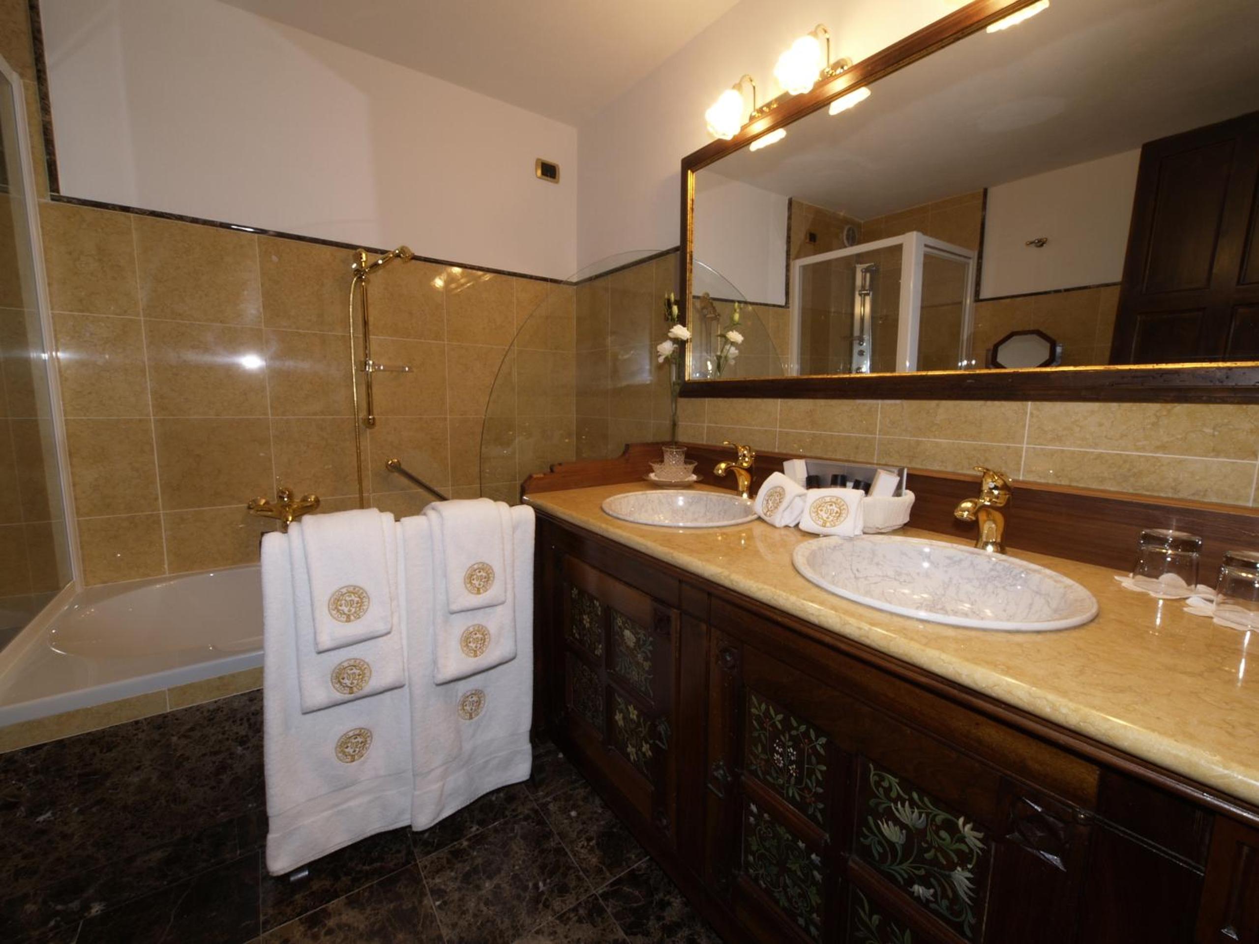 Castle, Suite, Lake View، Castello Dal Pozzo 5/8