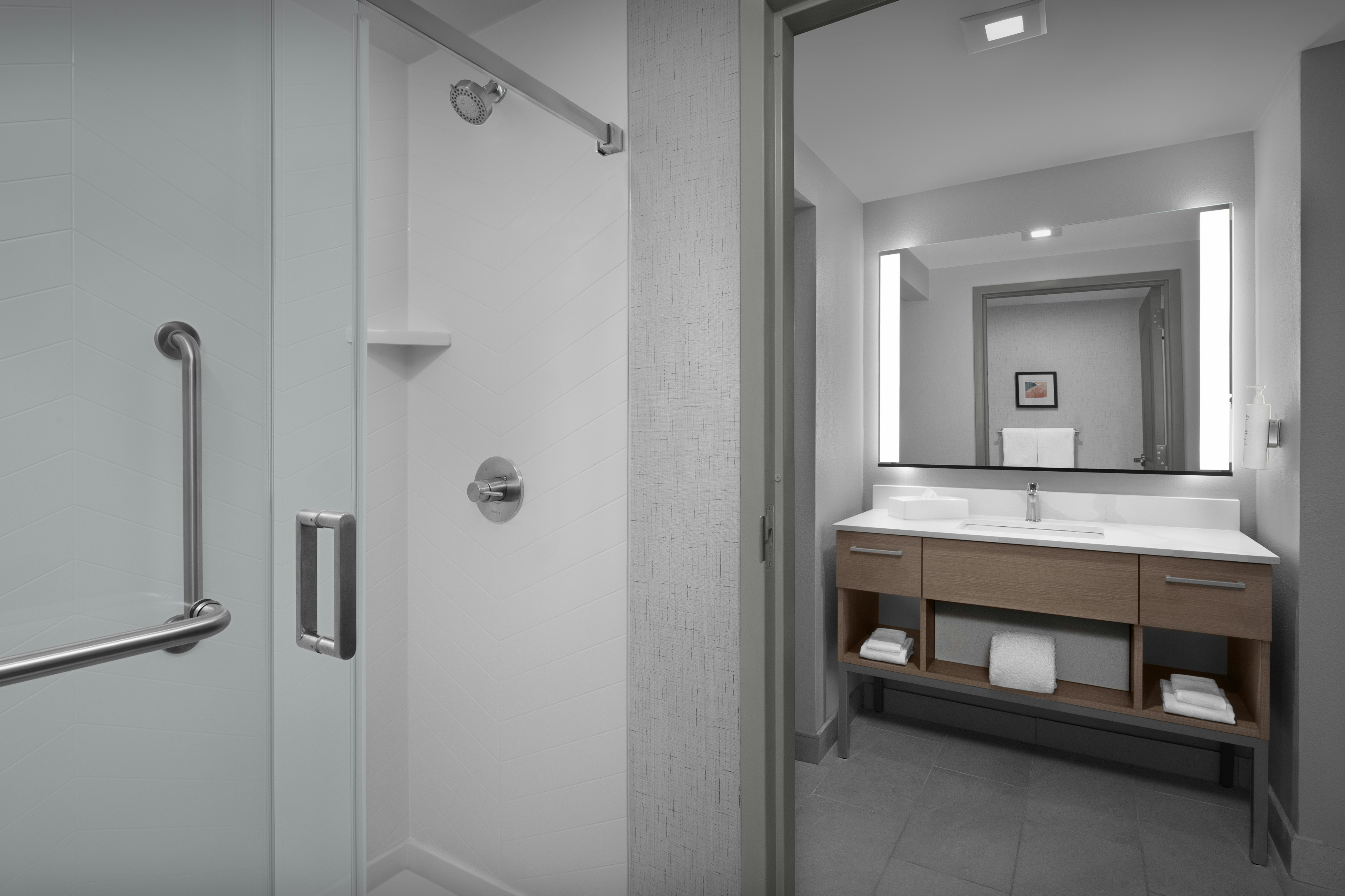 2 Bedrooms, Suite, King Bed, 2 Queen Beds