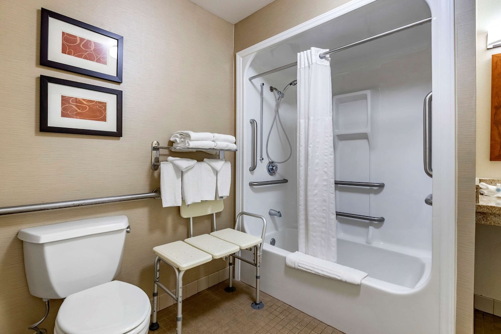 Comfort Suites Coralville 7/37