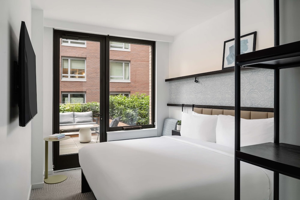 ROOM, KING BED, TERRACE