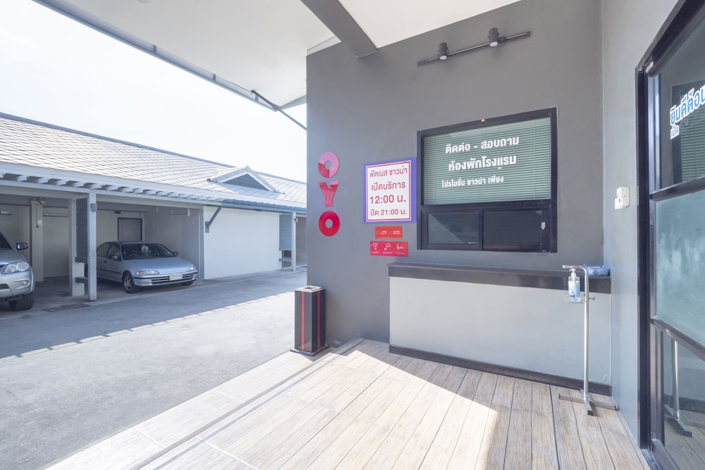 OYO 75382 Chonburi Hotel 39/42