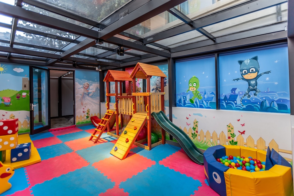 Ivy Garden Hotel 38/44