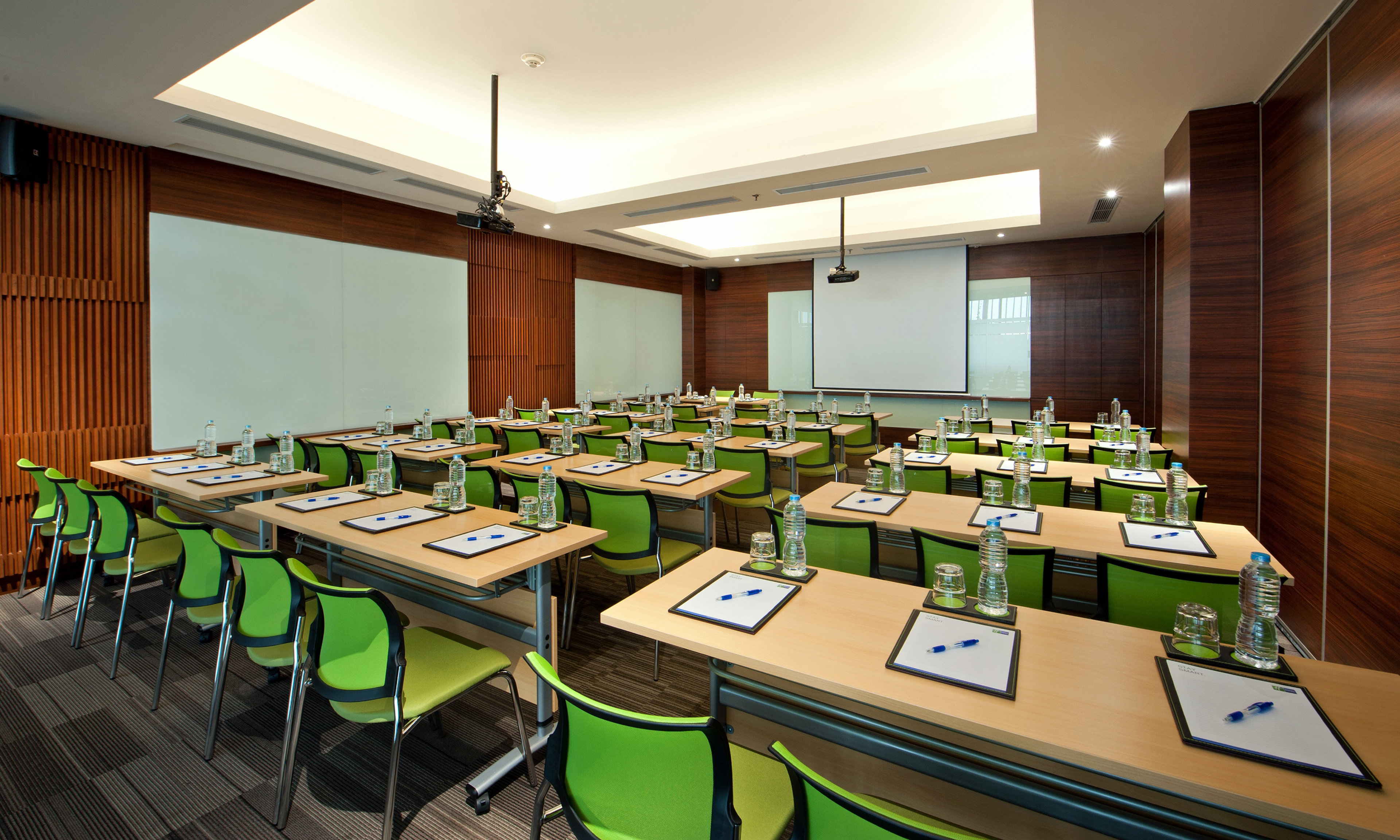 Holiday Inn Express Semarang Simpang Lima 25/29